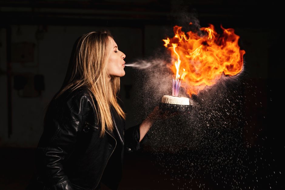 Por Que as Velas Apagam Quando Sopramos? A Explicação