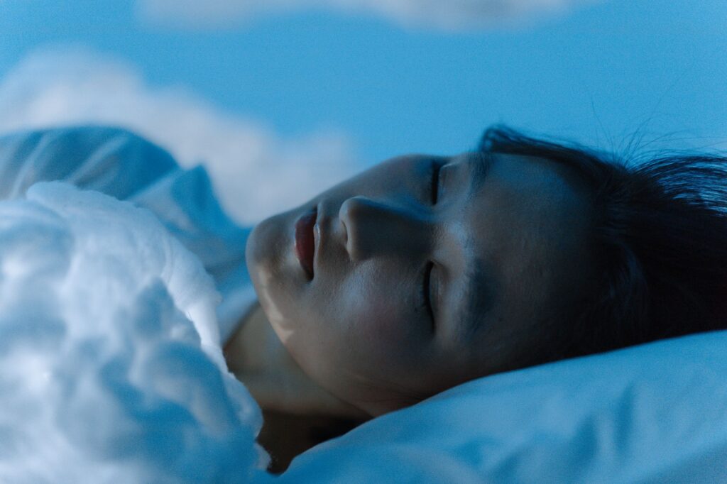 Por que quando dormimos sonhamos? Ciência explica