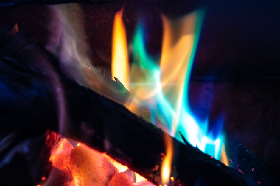 Por Que o Fogo Tem Diferentes Cores? Ciência Explica