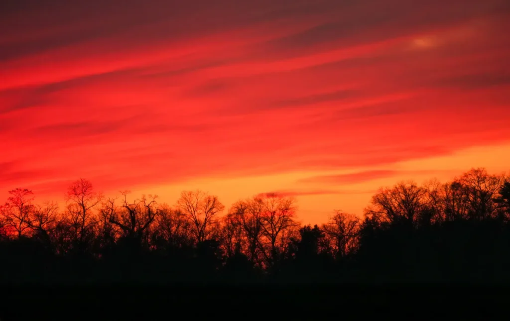 Por que o céu fica vermelho no pôr do sol: a física da luz