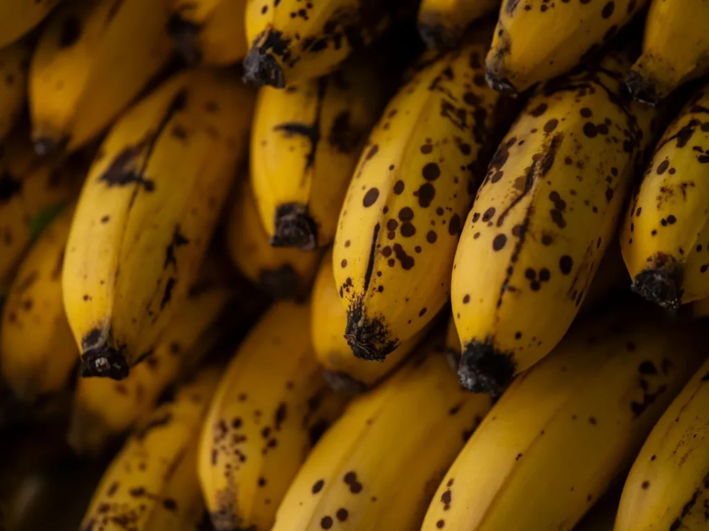 Por que a banana escurece? A reação por trás das manchas